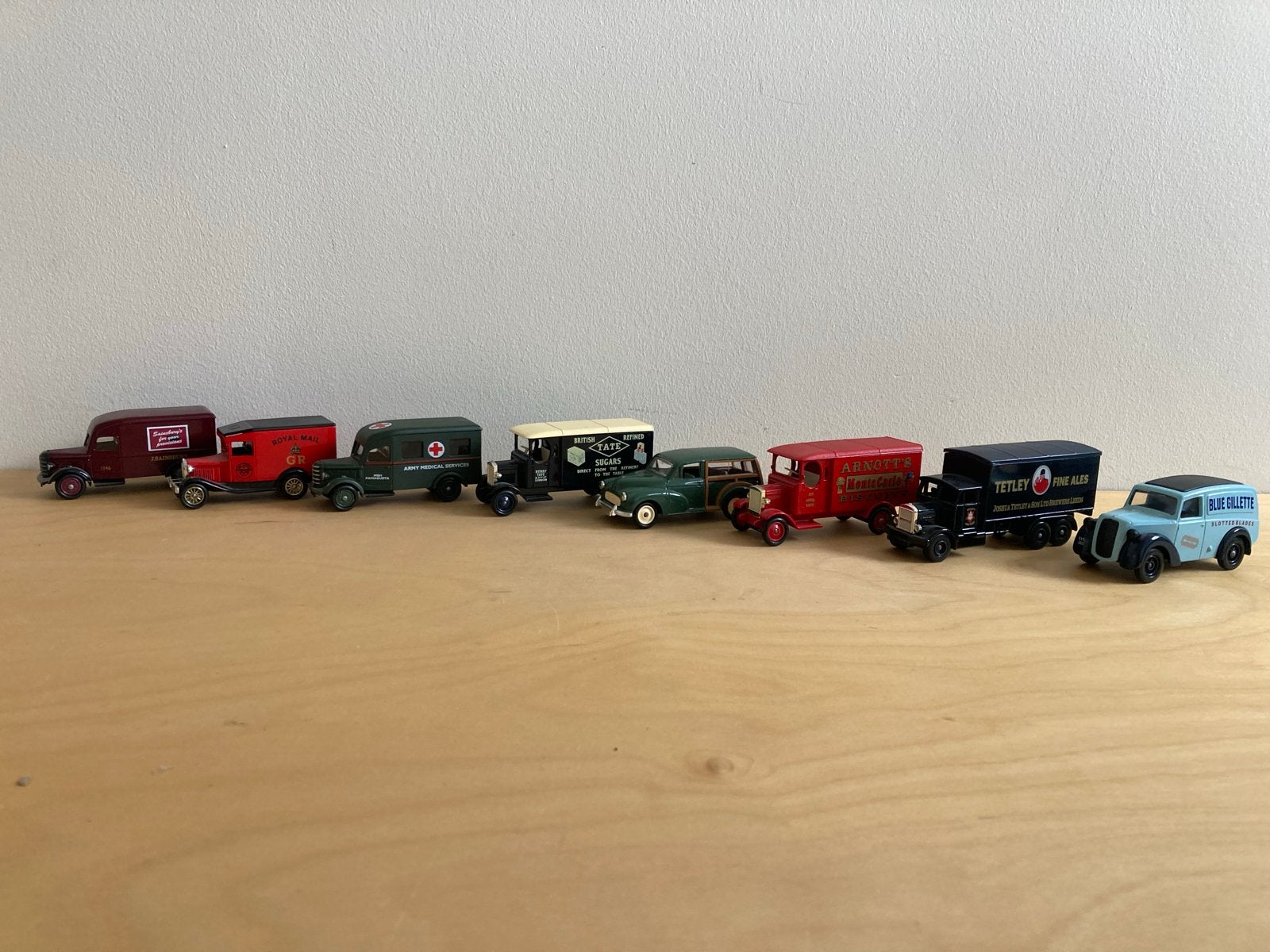 8x Modelauto's 1:76 by lledo Days Gone, Ophalen of Verzenden, Zo goed als nieuw, Auto