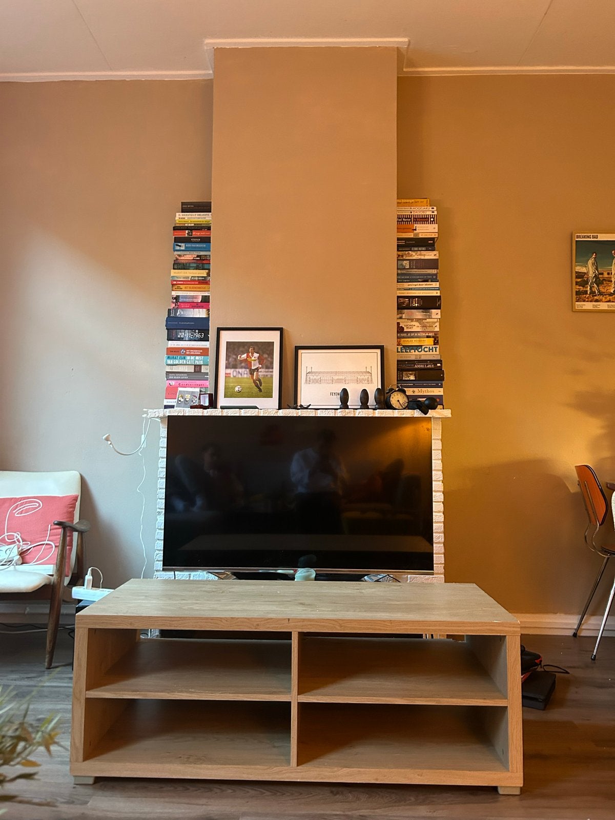 Foto 4 van Stijlvol TV-meubel / Boekenkast in perfecte staat