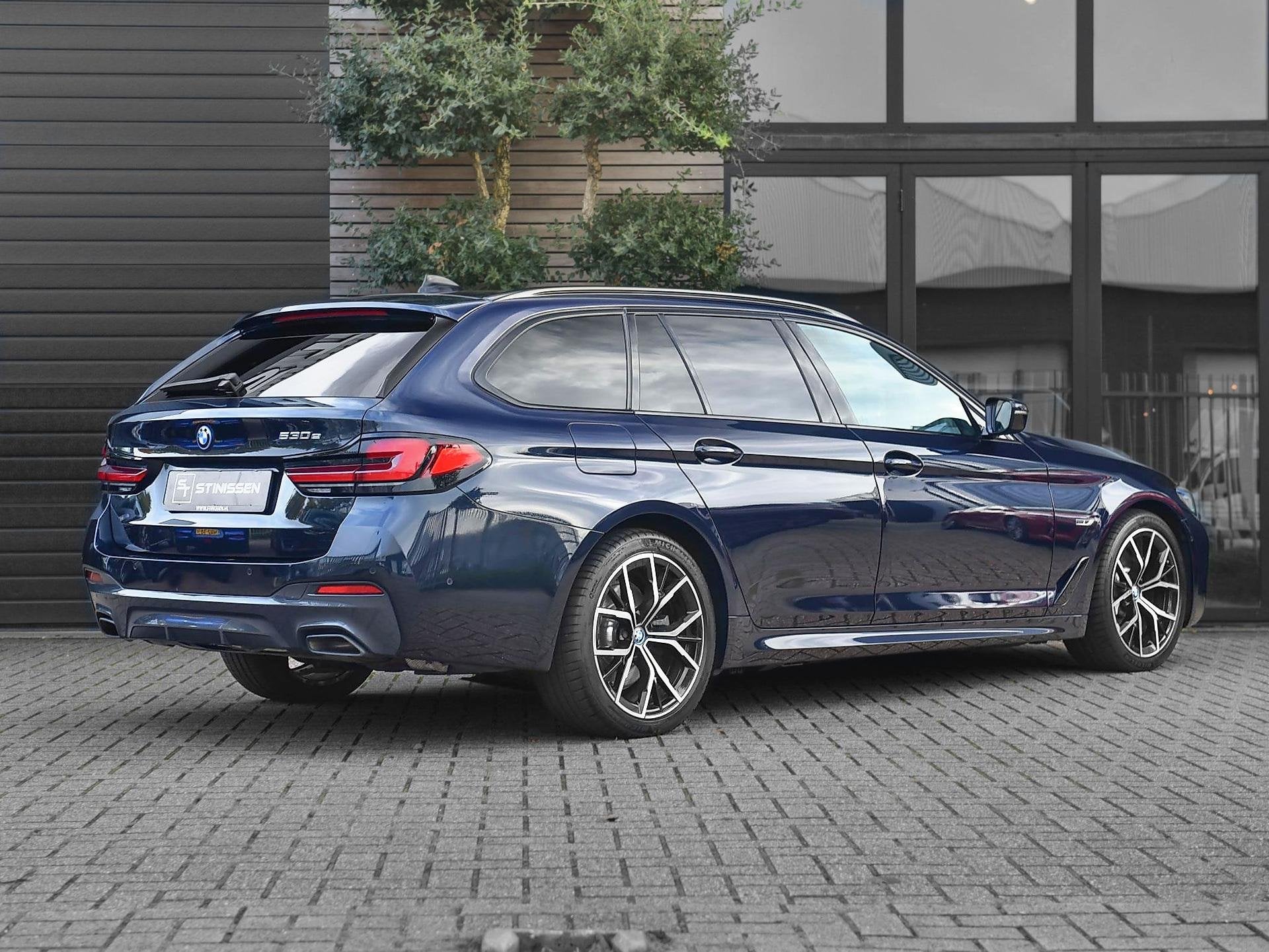 BMW 5-serie 530e xDrive Business M-sport Laser ACC Leren bek, Auto's, 1998 cc, Gebruikt, 4 cilinders, Zwart