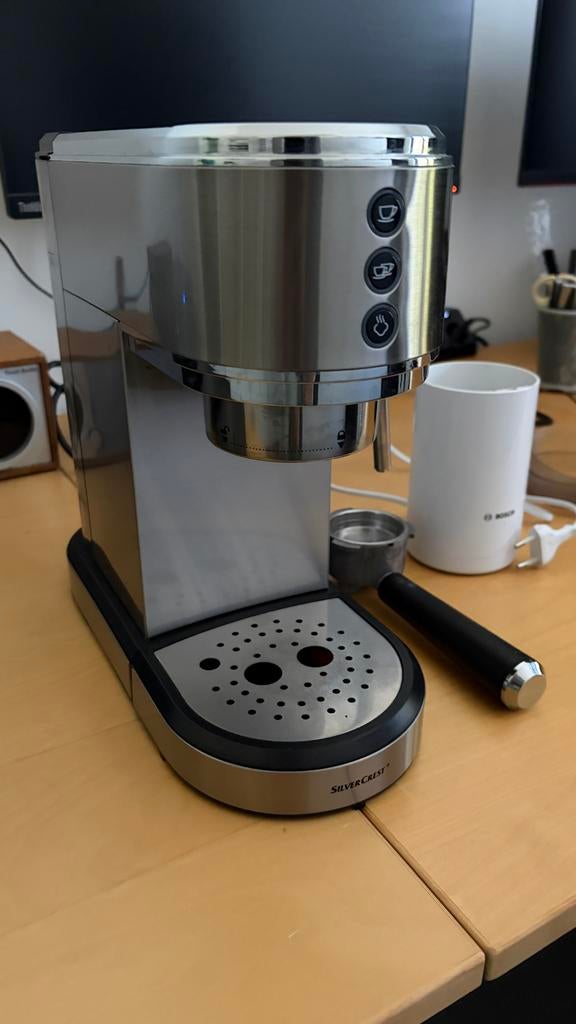 Silvercrest piston koffiemachine met Bosch bonenmaler, Witgoed en Apparatuur, Ophalen, Gebruikt, Espresso apparaat, 10 kopjes of meer