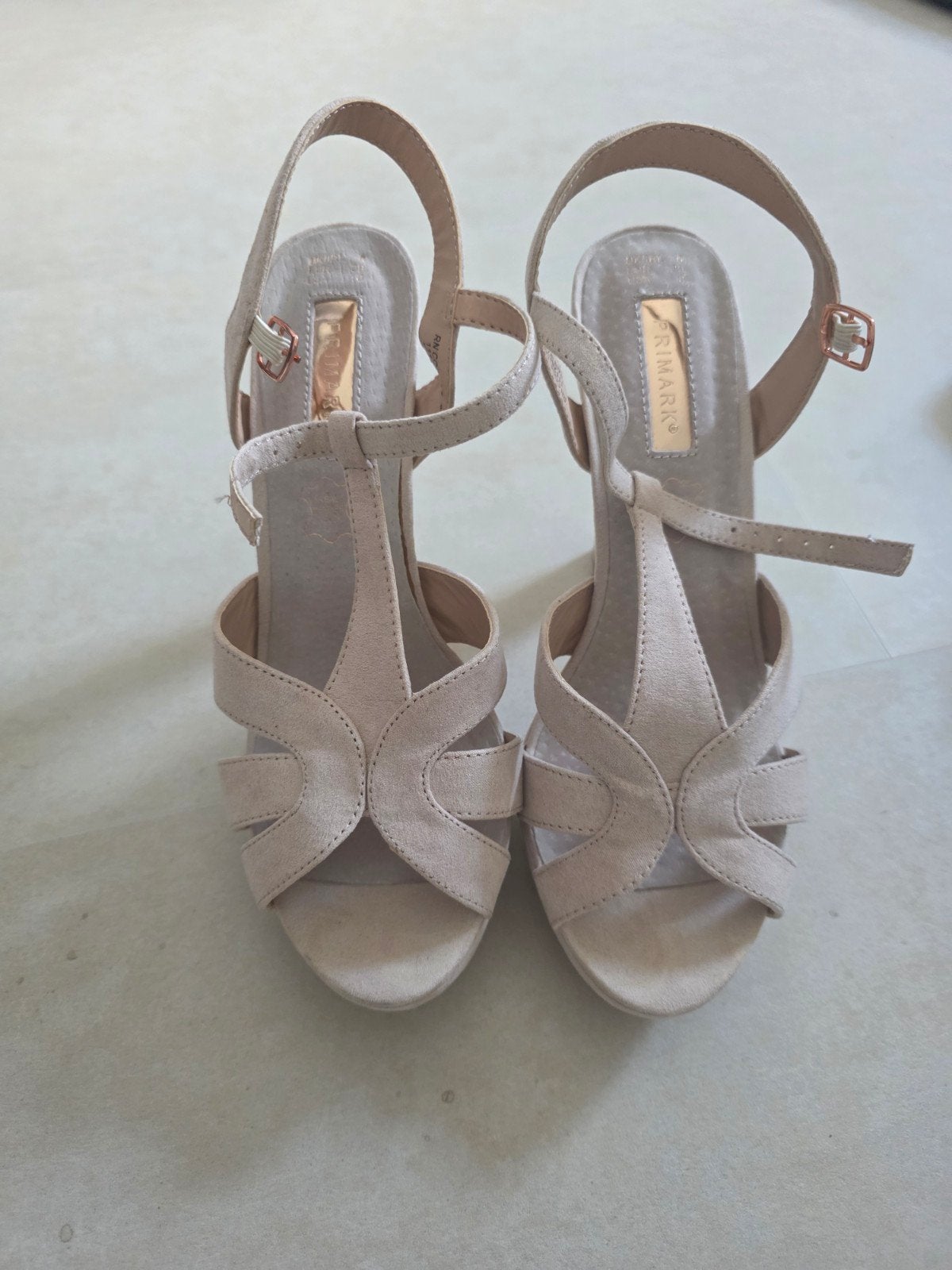 Primark Sandalen met hoge hakken - Beigemaat 39, Primark, Beige, Ophalen of Verzenden, Schoenen met hoge hakken