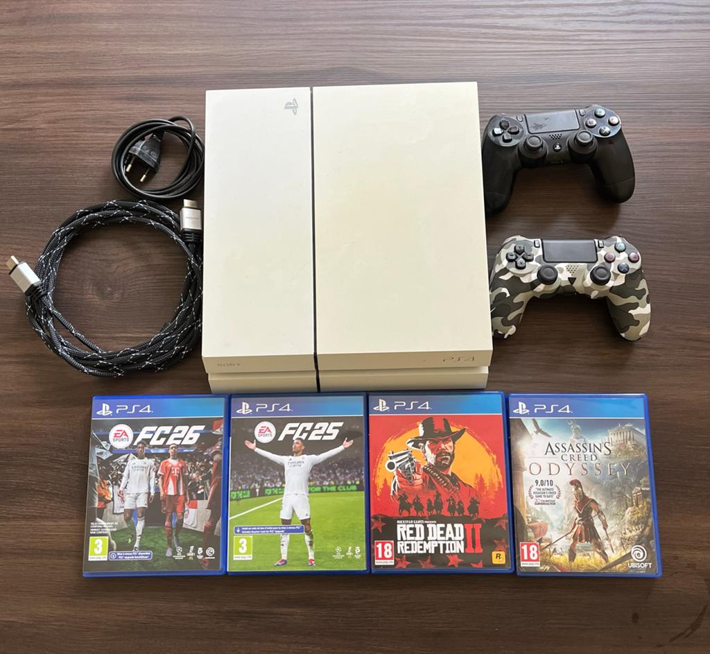 Witte PS4 met 2 controllers, FC26 en 3 andere games, Met 2 controllers, Ophalen of Verzenden, Zo goed als nieuw, Original