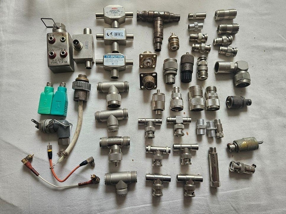 Diverse RF/Coax Adapters, Connectoren & Splitters

Tekst sam, Ophalen of Verzenden