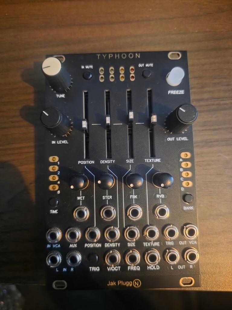 Jakplugg Typhoon (MI clouds), Muziek en Instrumenten, Ophalen of Verzenden, Zo goed als nieuw