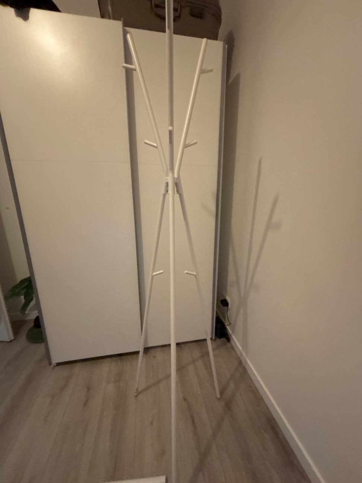 Witte staande kapstok, modern design, Ophalen, Gebruikt, Metaal, Staande kapstok