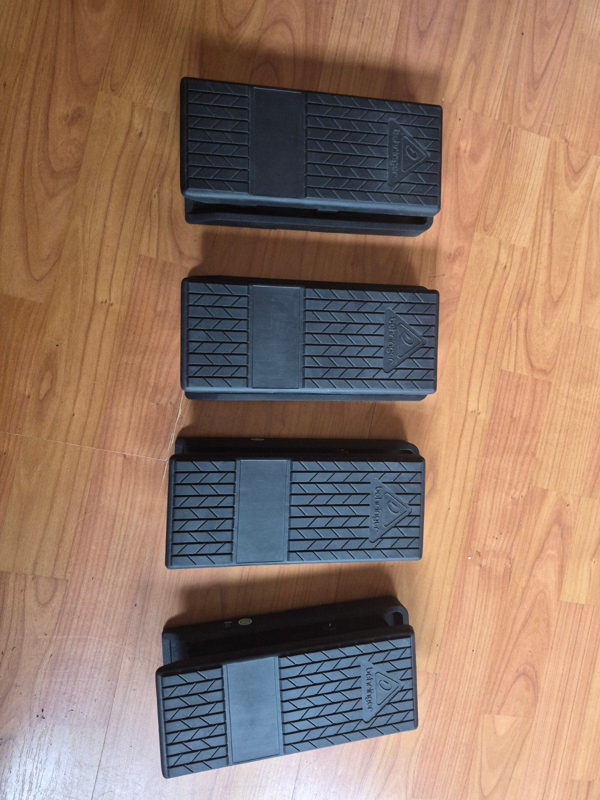 Behringer FCV100 V2 volume pedaal, Ophalen of Verzenden, Nieuw