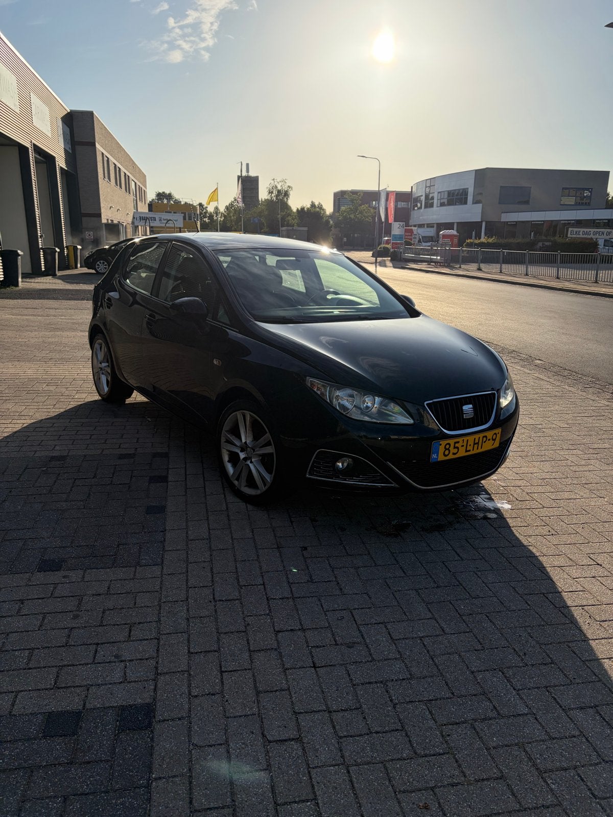 Seat Ibiza 1.4 63KW 5DRS 2010 Zwart, Auto's, Voorwielaandrijving, 40 €/maand, 4 cilinders, Origineel Nederlands
