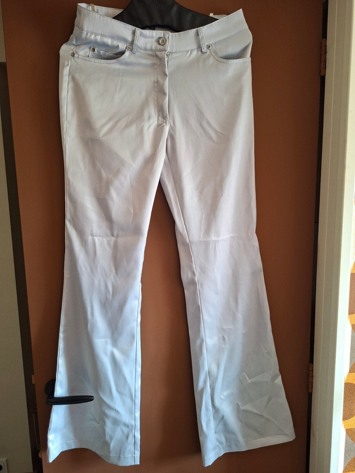Zilverachtige feestbroek dames wijde pijp M, Kleding | Dames, Maat 38/40 (M), Carnaval, Ophalen of Verzenden, Gedragen