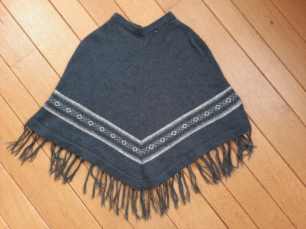 Cape omslagdoek grijs, Kleding | Dames, Ophalen of Verzenden, Zo goed als nieuw, Maat 46/48 (XL) of groter, Sjaal
