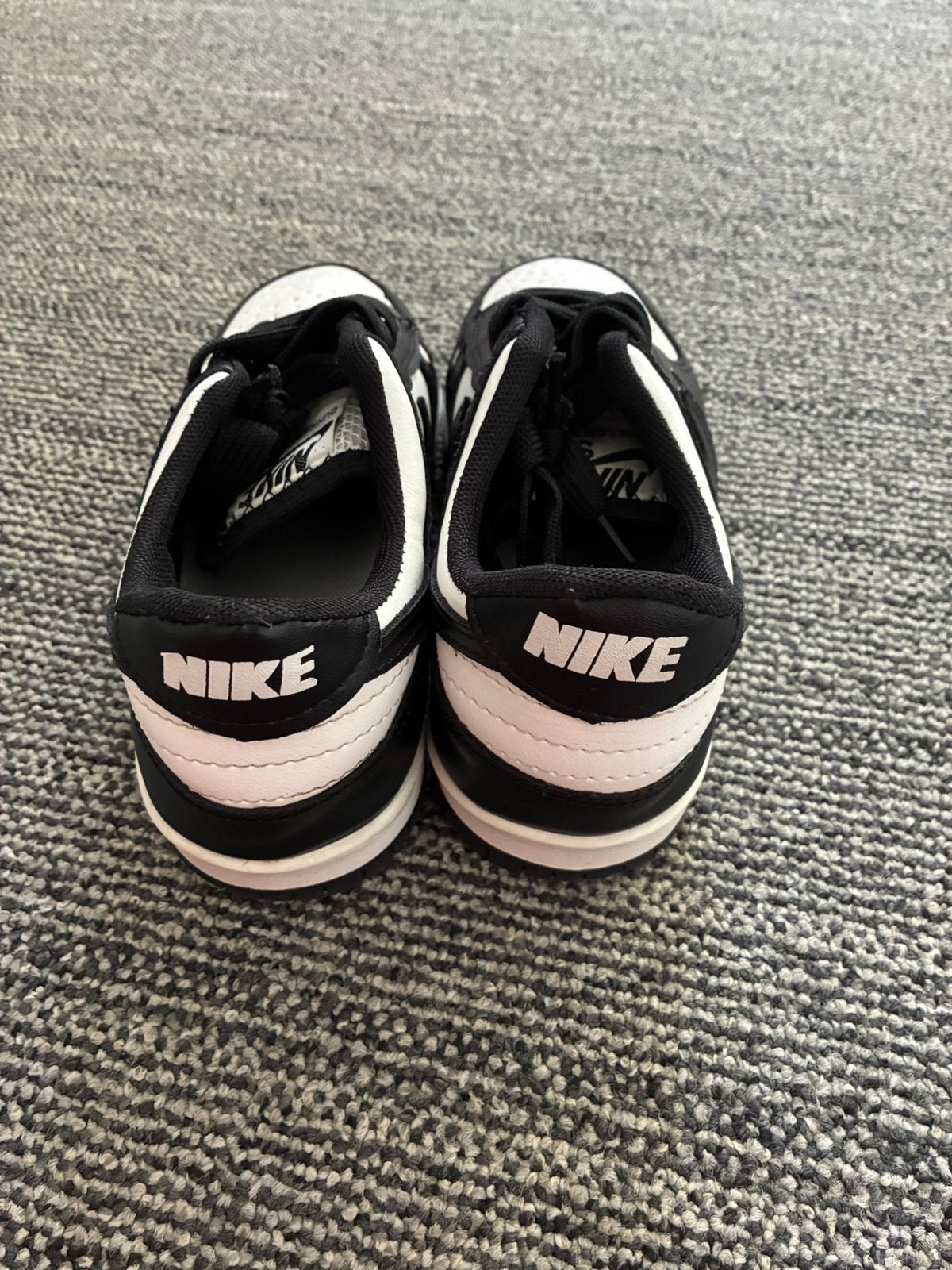 Nike Dunk Low Zwart/Wit, Ophalen of Verzenden, Zo goed als nieuw, Zwart, Sneakers of Gympen