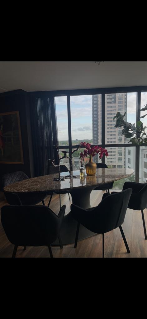 Luxe marmeren eettafel - Ovaal design, Huis en Inrichting, Overige materialen, 100 tot 150 cm, Ophalen of Verzenden, Zo goed als nieuw