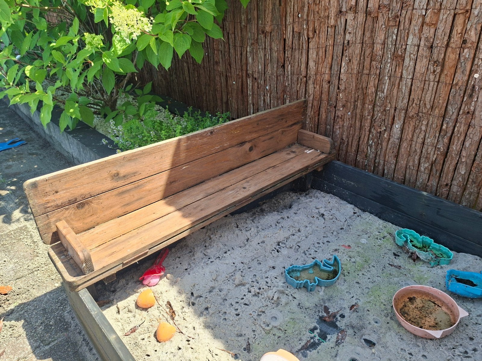 Gratis houten zandbank met zitbankjes, Ophalen, Hout