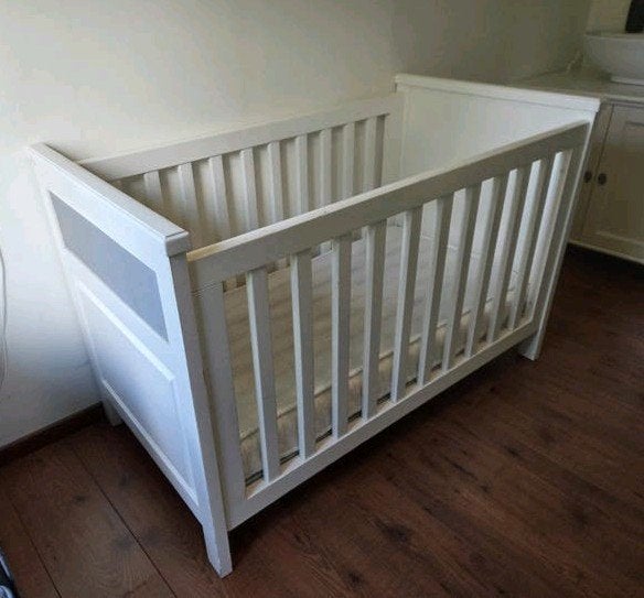 Complete babykamer: verstelbaar ledikant, commode en kast, Ophalen, Gebruikt, Jongetje of Meisje