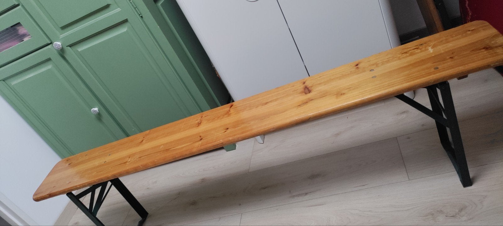 Houten bankje met inklapbare poten 2x, Ophalen, Gebruikt, Twee, Overige kleuren