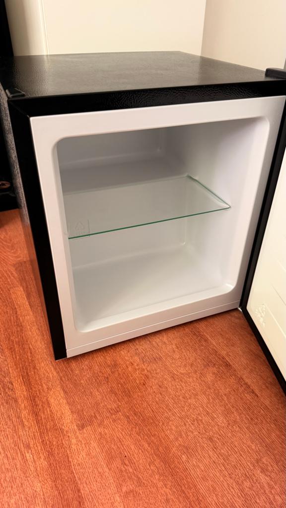 Tomado  Modeln: TFM4401b/01 mini friezer, Ophalen, Zonder vriesvak, Minder dan 45 cm, Minder dan 85 cm
