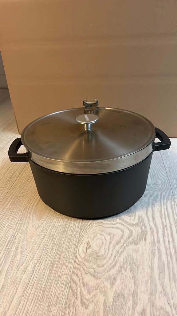 Combekk Dutch Oven & Bain Marie set, Ophalen of Verzenden, Nieuw, Gietijzer, Koekenpan of Braadpan