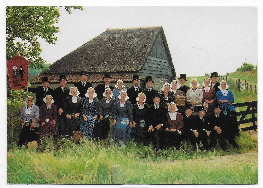 Texel Dansgroep Ongelopen Ansichtkaart ( B5582 ), Ophalen of Verzenden, 1960 tot 1980, Ongelopen, Waddeneilanden