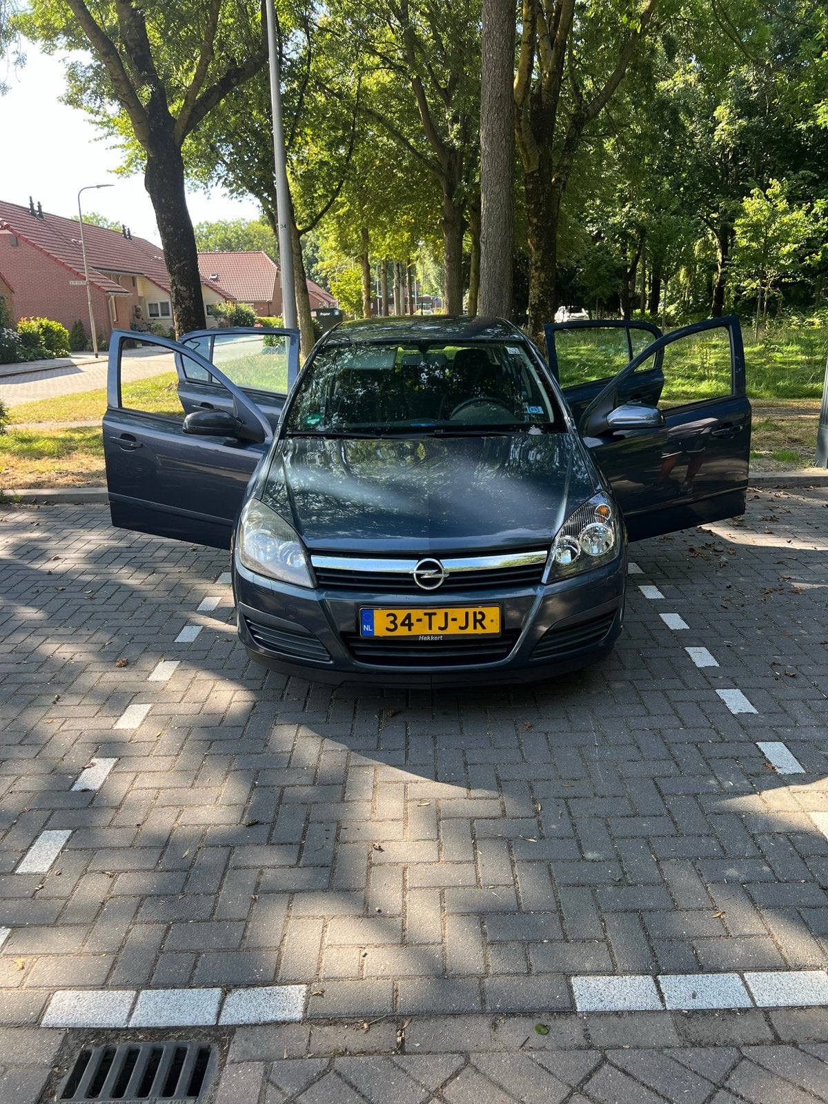 Auto Opel Astra 1.6 16V 5D 77KW 2006 Grijs, Voorwielaandrijving, 15 km/l, 4 cilinders, 1165 kg