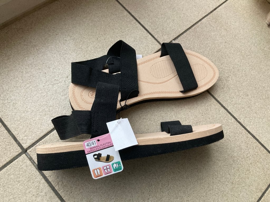 Nieuwe zwarte sandalen - maat 40 /41, Zwart, Nieuw, Sandalen of Muiltjes, Ophalen of Verzenden