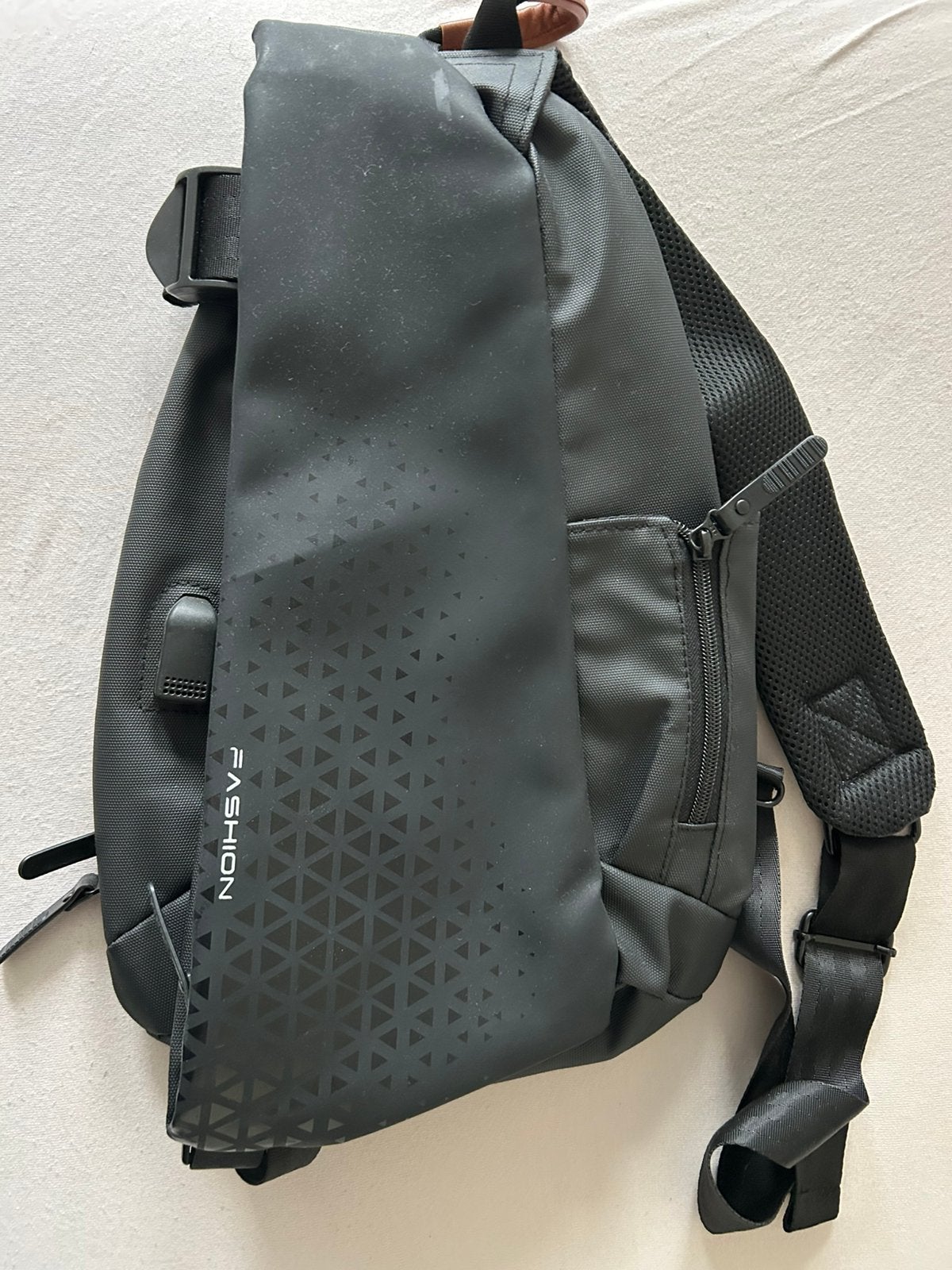 Stijlvolle Zwarte Sling Bag - Ideaal voor Dagelijks Gebruik, 25 tot 40 cm, Zo goed als nieuw, 30 tot 45 cm, Ophalen