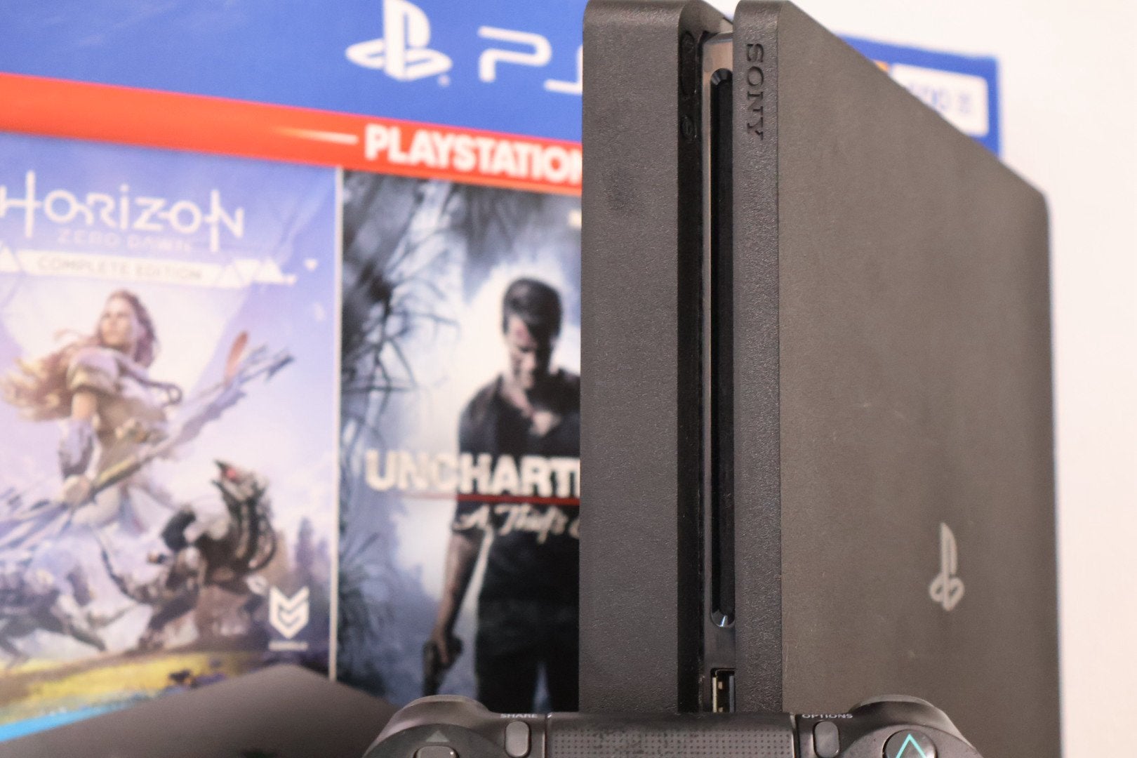 Sony PlayStation 4 Slim + 1 Controller + 8 Spellen, Ophalen of Verzenden, Zo goed als nieuw, Met 1 controller, Slim