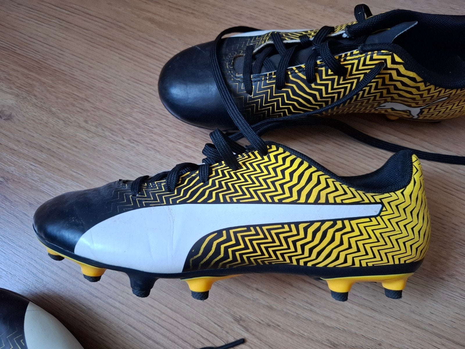 Voetbslschoenen maat 35 en 36, Puma, Ophalen of Verzenden, Zo goed als nieuw, Jongen of Meisje