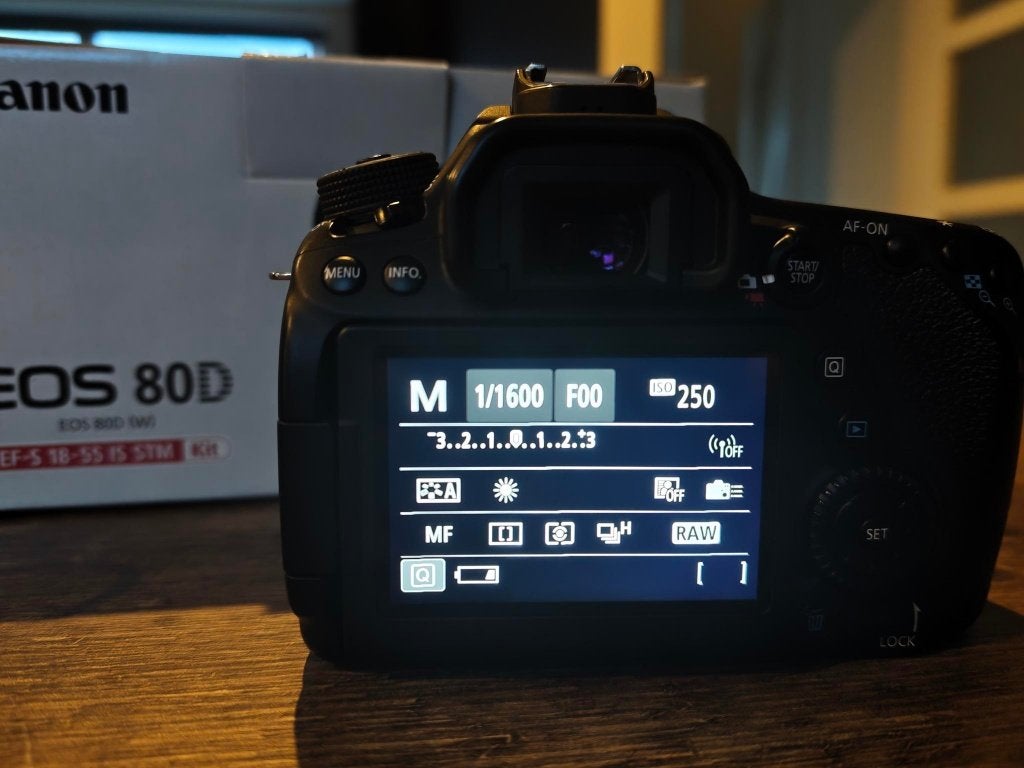 Foto 4 van Canon EOS 80D – zeer nette staat – originele doos & oplader