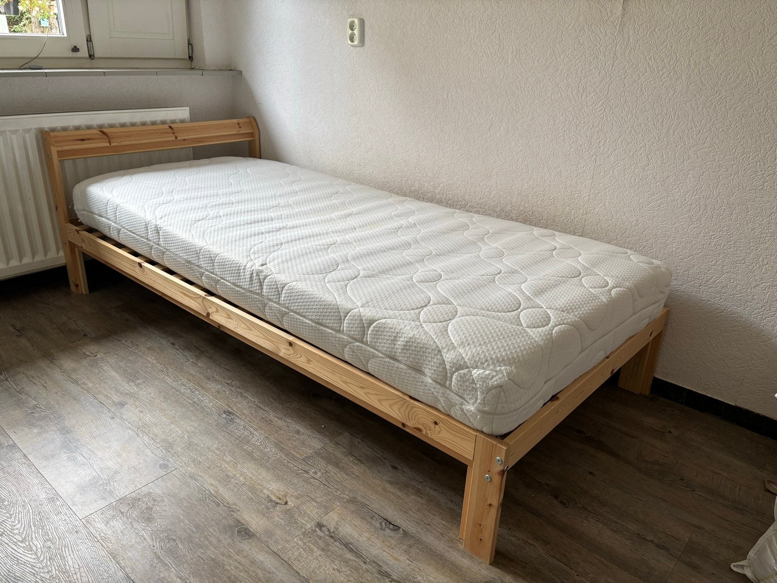 IKEA Luröy eenpersoonsbed met matras 90x200 cm, Huis en Inrichting, Slaapkamer | Bedden, Ophalen, Gebruikt, 90 cm, 200 cm