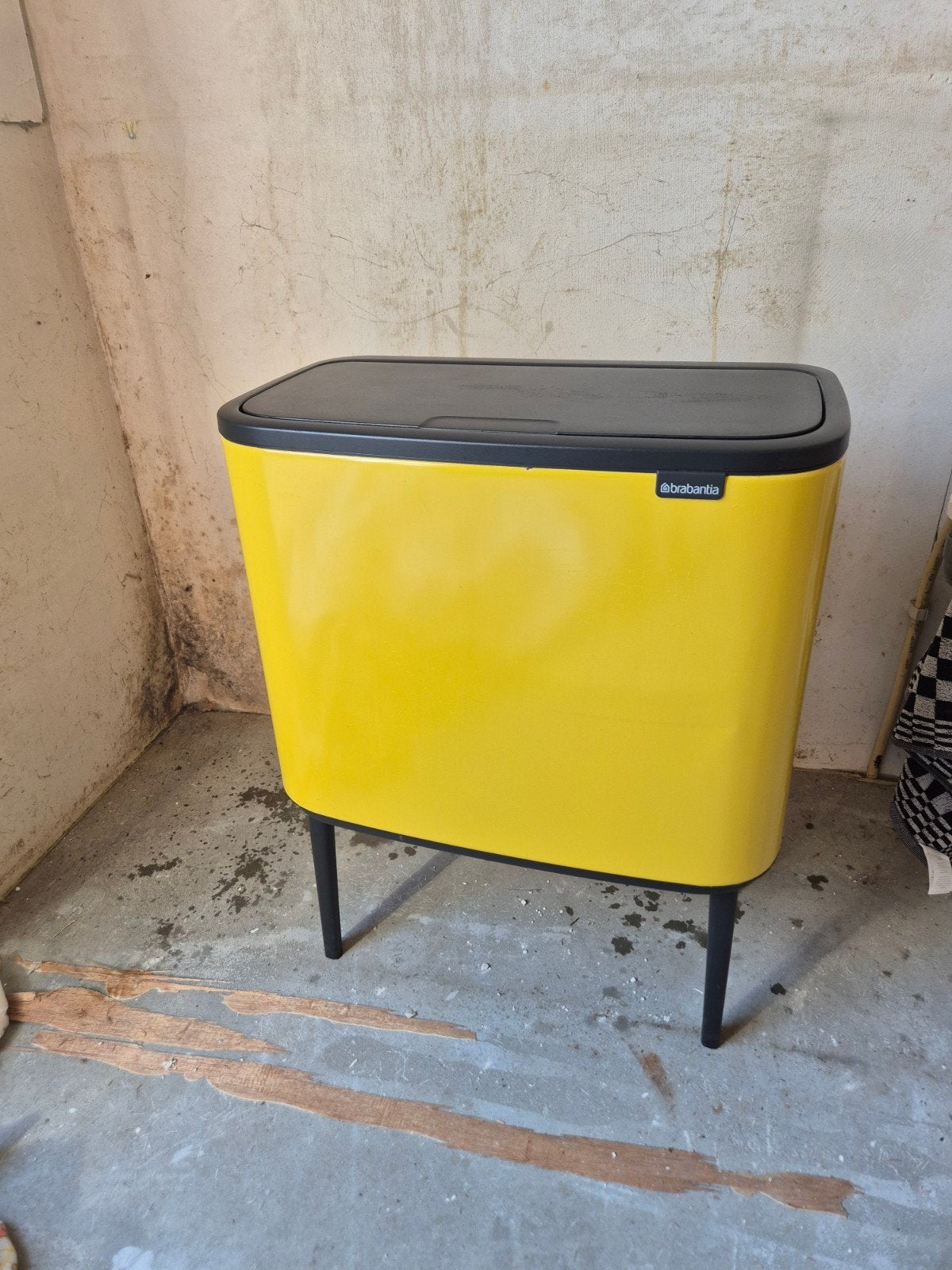 Brabantia Bo Touch Bin Prullenbak - Geel, Huis en Inrichting, Woonaccessoires | Prullenbakken, 50 – 75, Gebruikt, Ophalen of Verzenden