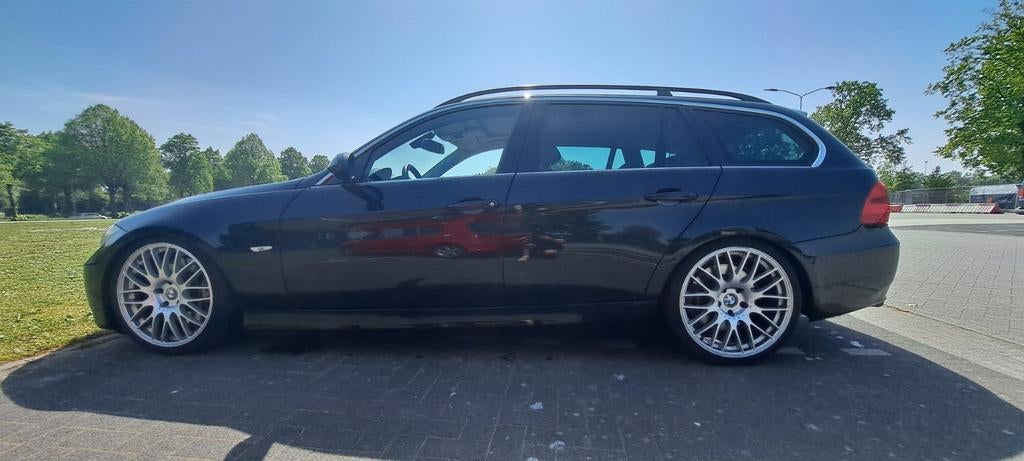 BMW 3-Serie 3.0 330D Touring AUT 2008 High Executive 277pk, Auto's, Automaat, 1800 kg, 2993 cc, Zwart