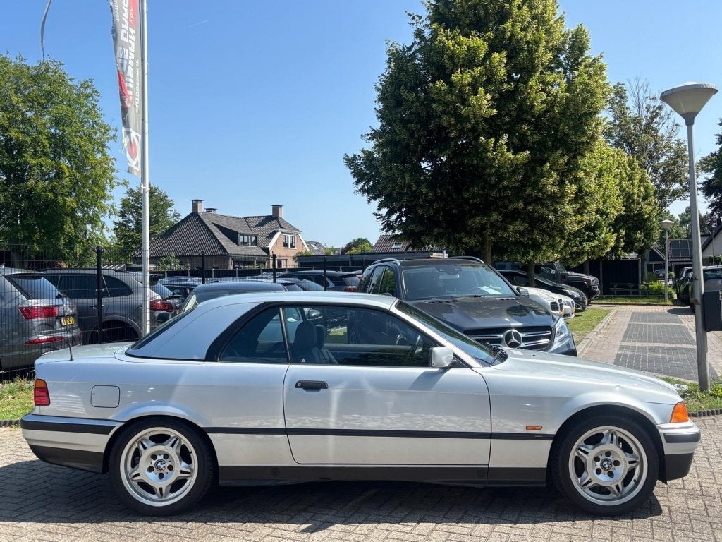 BMW 3 Serie 318i Cabriolet E36 Cabrio Hardtop M-Sport NL Aut, foto 6