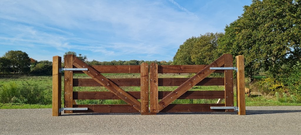 Dubbele poort, Enkele poort, Maatwerk poort, Houten poorten, Opfok, Veld omheiningen, Schaijk, Info@veldomheiningen.nl