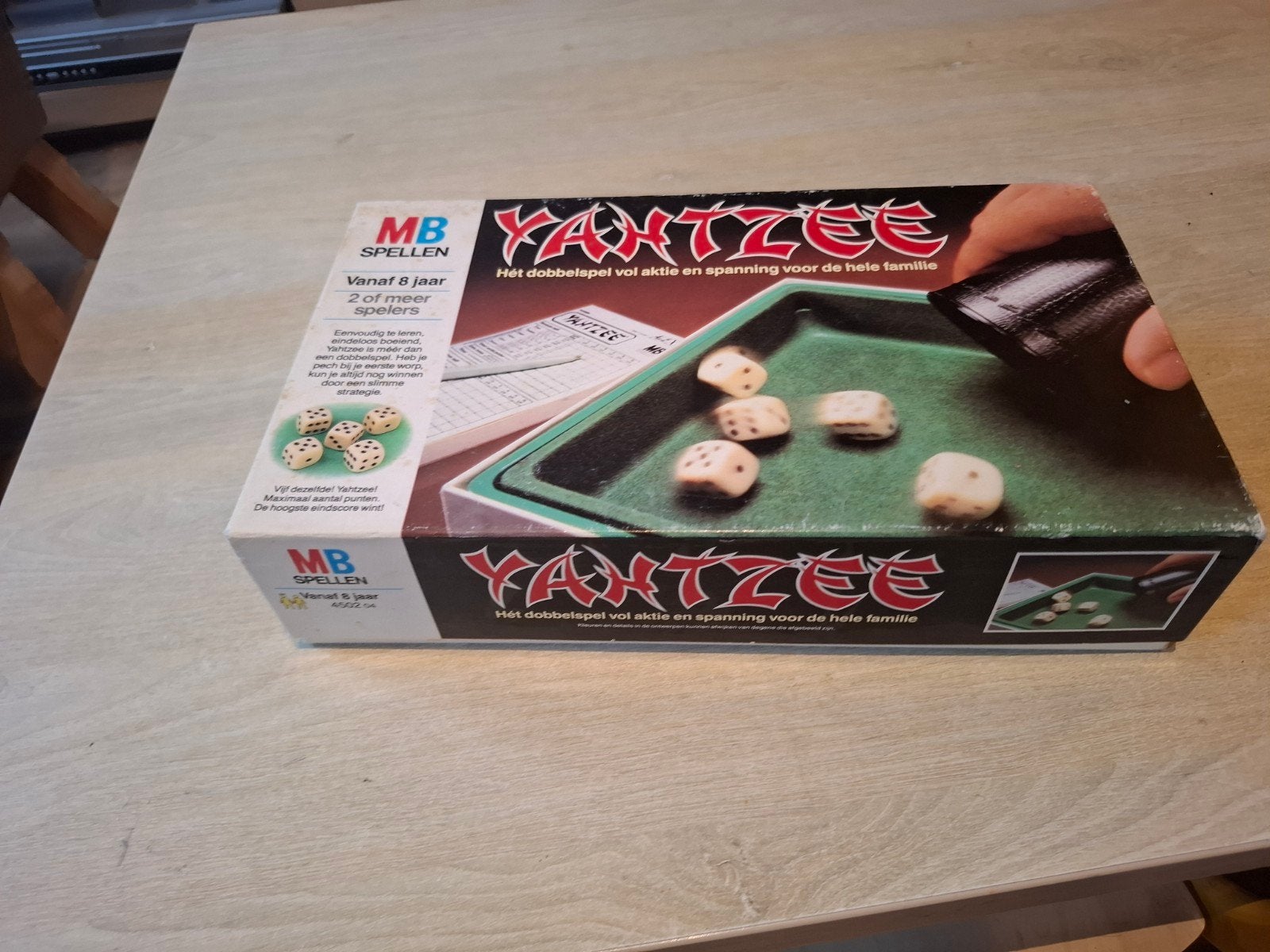 Vintage Yahtzee dobbelspel van MB Spellen, Hobby en Vrije tijd, Klantenservice@hasbro.nl, Postbus 300, 3700 AH Zeist, Nederland