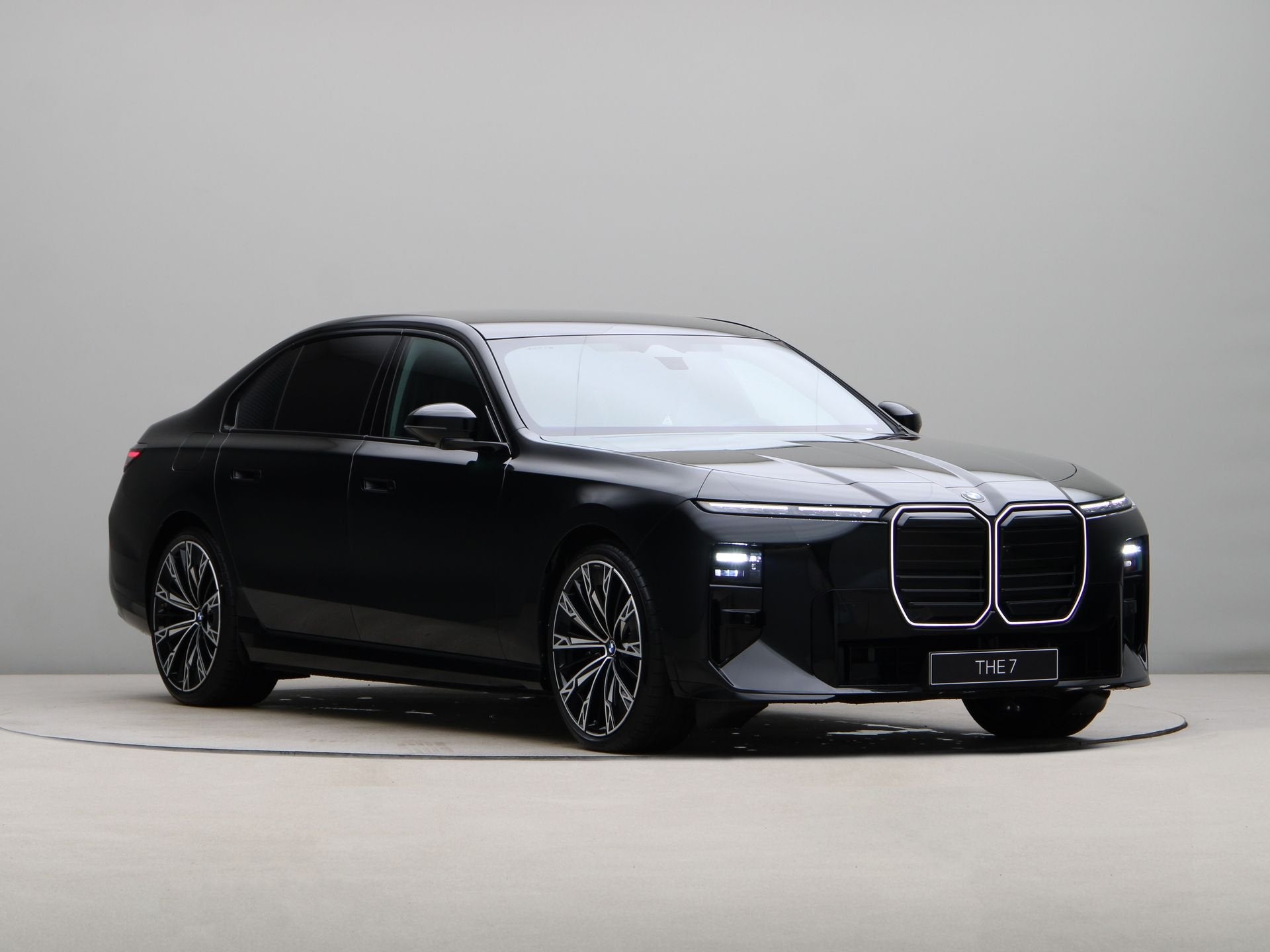 BMW i7 xDrive60 106 kWh M Sport Pro | Panoramadak Sky Lounge, Auto's, Automaat, Zwart, Verwarmde buitenspiegels, Zwart