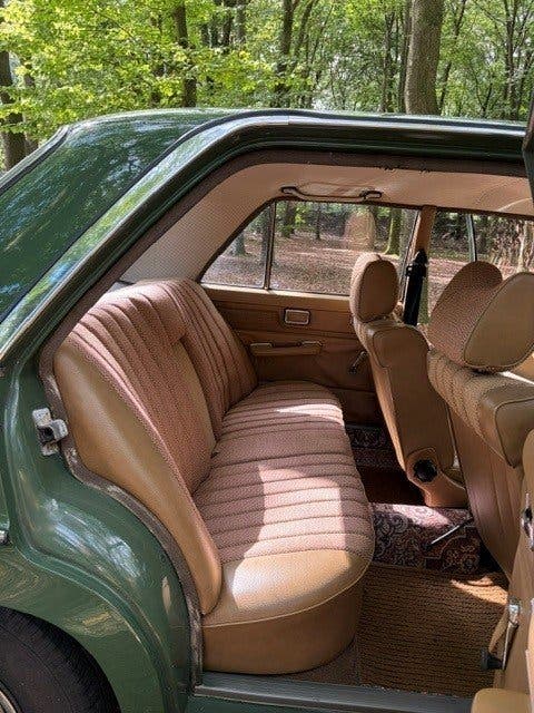 Mercedes-Benz 200 W115 /8 Nickelgrün (DB870) 1975 oldtimer, foto 5