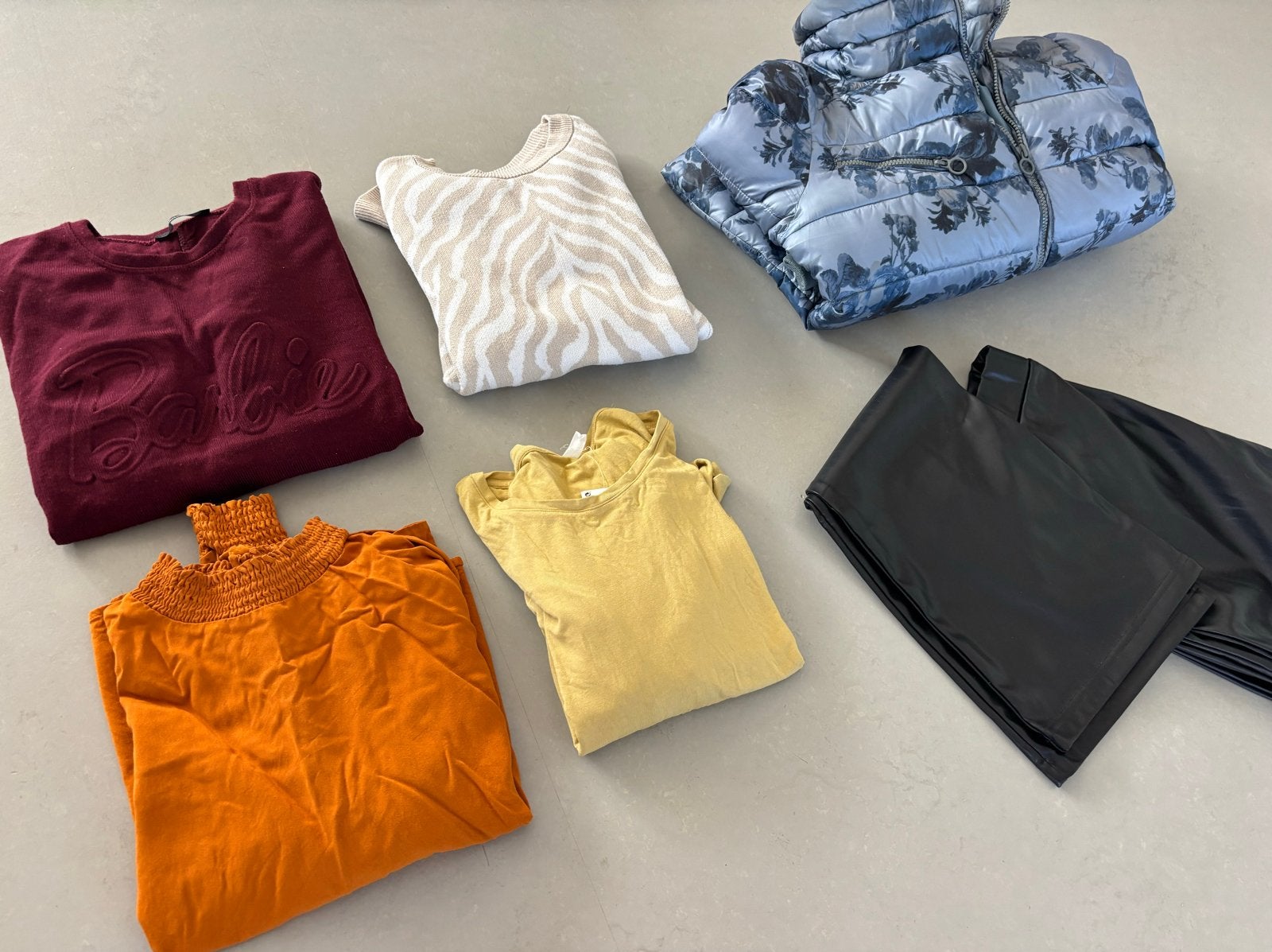 Diverse kledingstukken: jurk, trui, broek, jas bundel pakket, Ophalen of Verzenden, Zo goed als nieuw, Maat 38/40 (M)