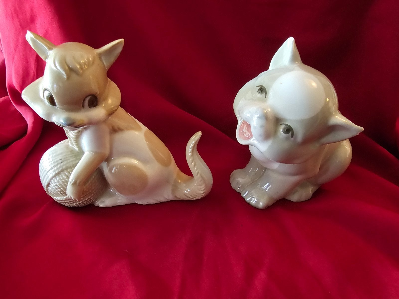 Vintage porselein katten gemaakt door Porceval uit Valencia, Verzamelen, Ophalen of Verzenden, Gebruikt, Hond of Kat, Beeldje of Figuurtje