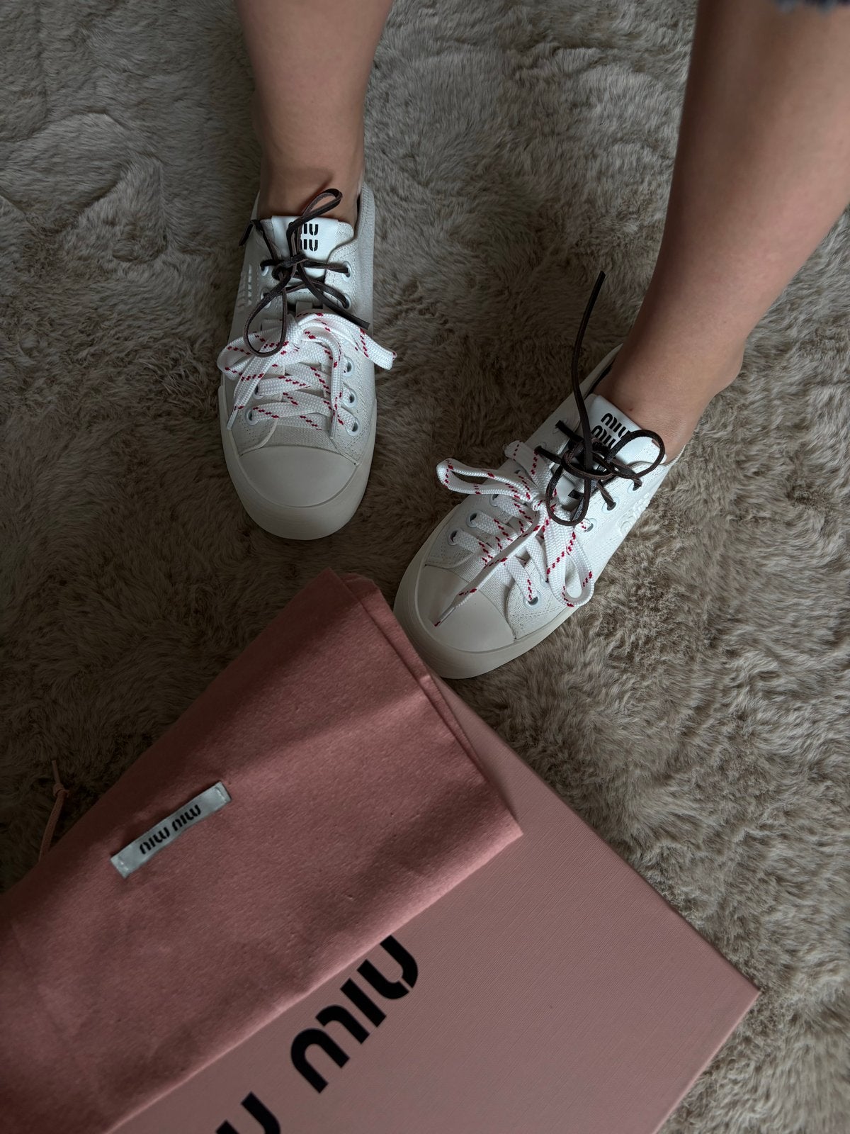 Miu Miu sneakers maat 38- Nieuw met doos en kaartjes, Kleding | Dames, Ophalen of Verzenden, Nieuw, Wit, Sneakers of Gympen