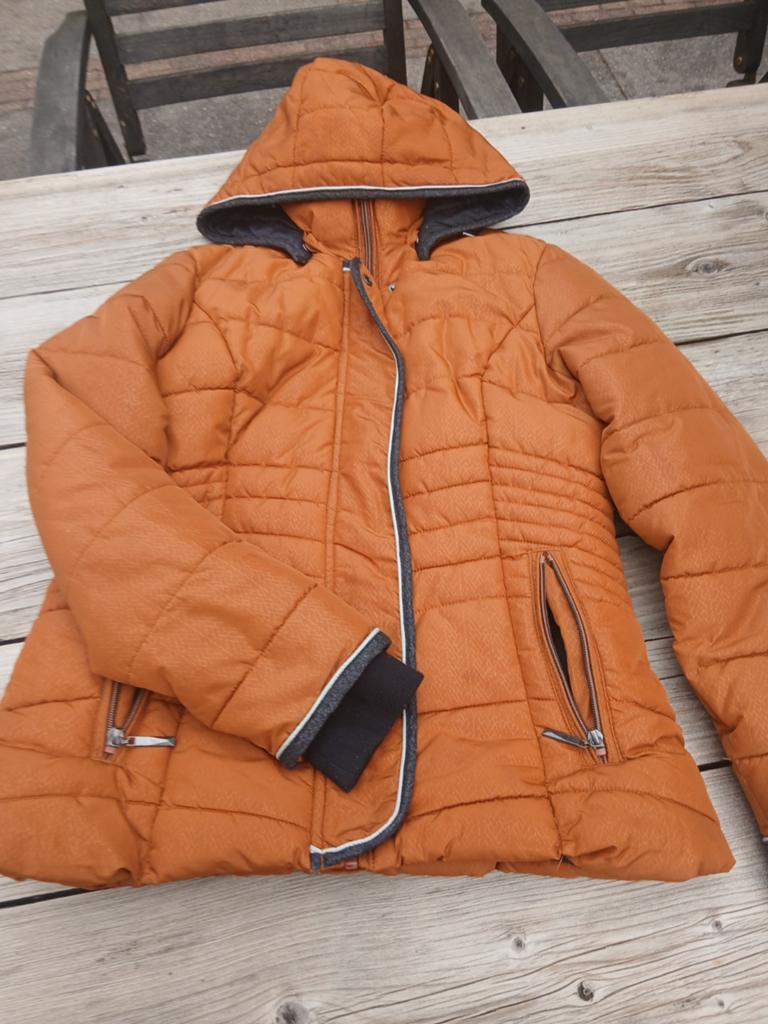 Oranje jas met capuchon - Pescara, maat M, Kleding | Dames, Jassen | Winter, Maat 38/40 (M), Pescara, Oranje, Ophalen of Verzenden