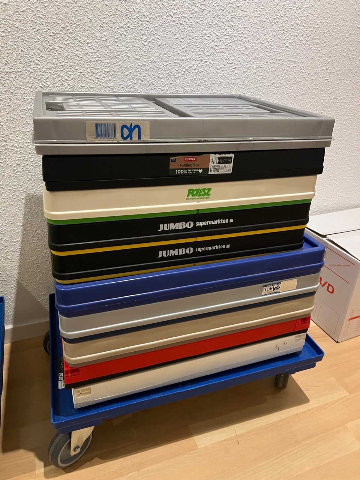 Stapel opvouwbare kratten (diverse kleuren), Gebruikt, 40 tot 60 cm, Opvouwbaar, 50 tot 75 cm