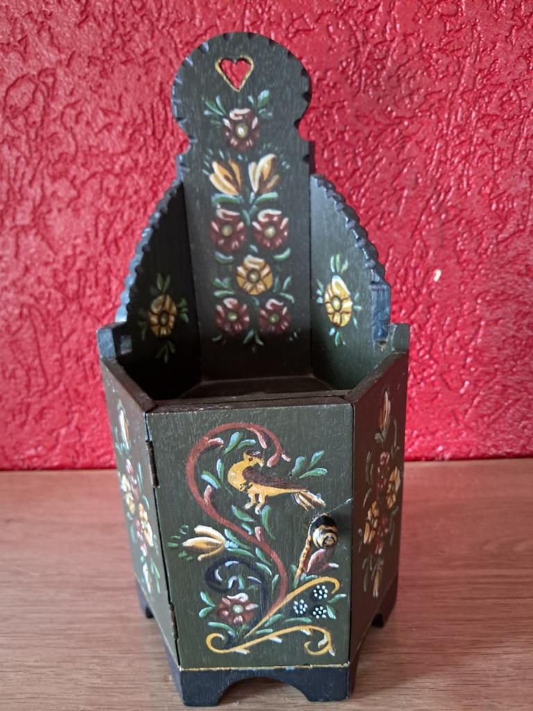 Prachtige verzamelobjecten Hindeloopen houten hoekkastje., Ophalen of Verzenden