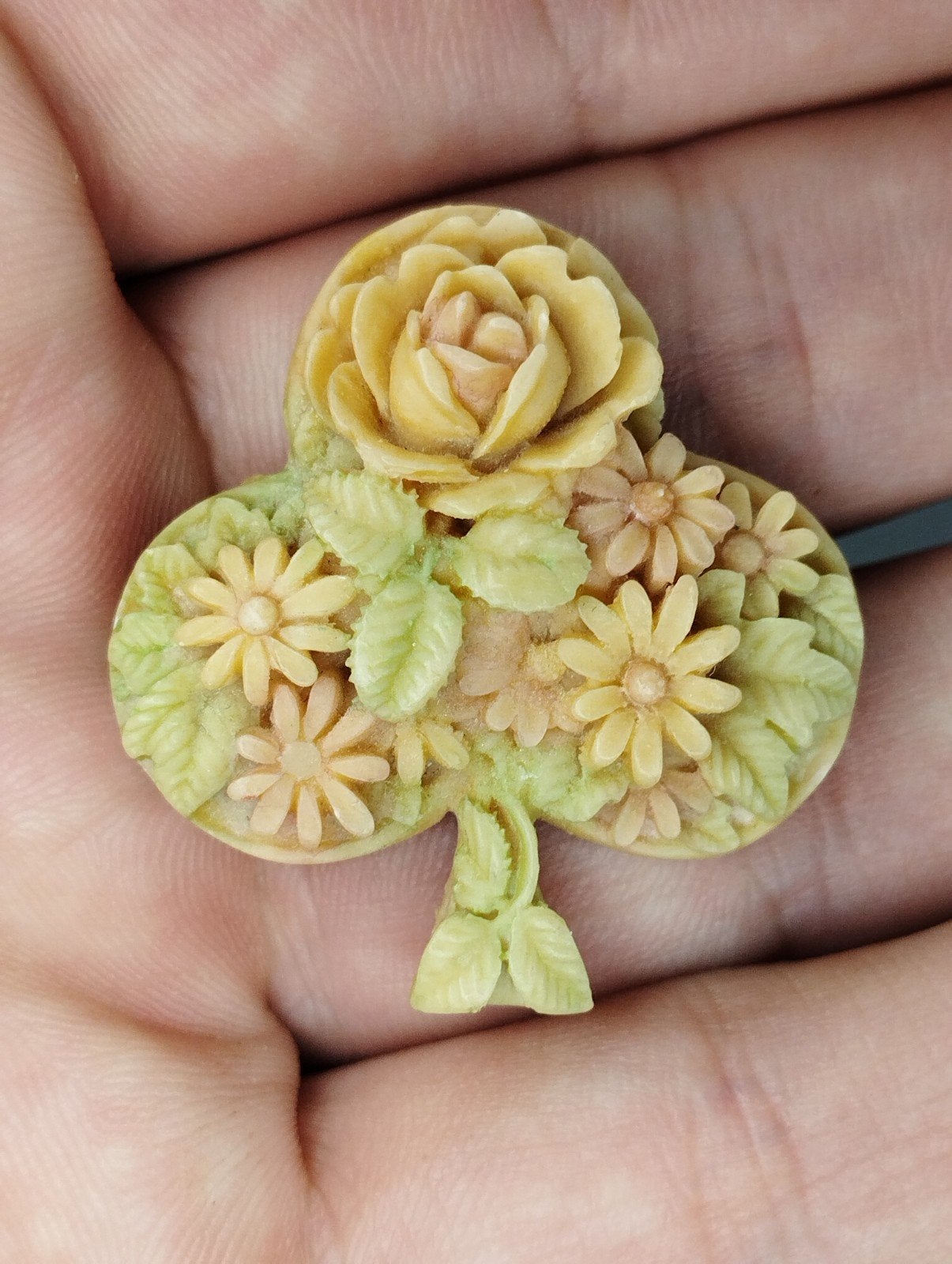 mooie vintage plastic broche, Sieraden, Tassen en Uiterlijk, Broches, Ophalen of Verzenden, Zo goed als nieuw, Overige materialen
