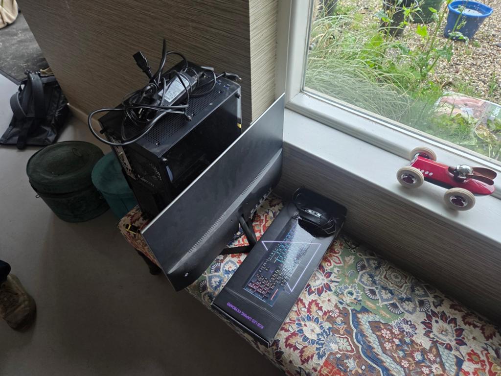 Gaming PC Setup: Desktop, Monitor, Toetsenbord & Muis, Met monitor, Gebruikt, 2 tot 3 Ghz, Onbekend
