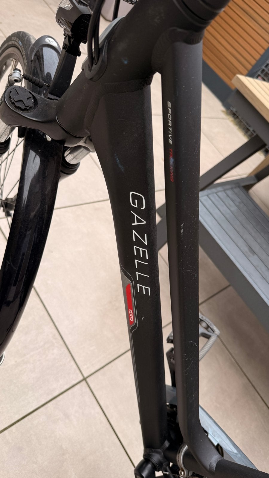 Gazelle Vento Sportieve Trekkingfiets met Mand, Ophalen, Velgrem, Versnellingen, Gazelle