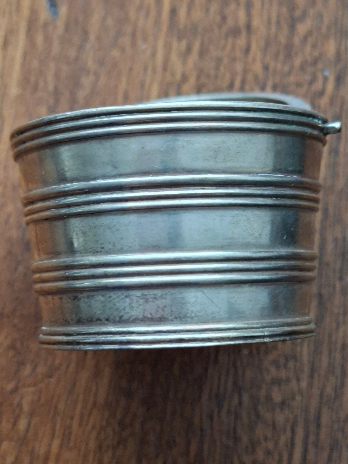 Oud zilveren zoutvaatje met hengsel 2e geh.zilver getest, Ophalen of Verzenden