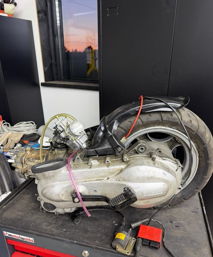 Hexagon 125cc blok met papieren, bobine, cdi etc, Fietsen en Brommers, Brommeronderdelen | Scooters, Ophalen, Gebruikt, Blok, Piaggio