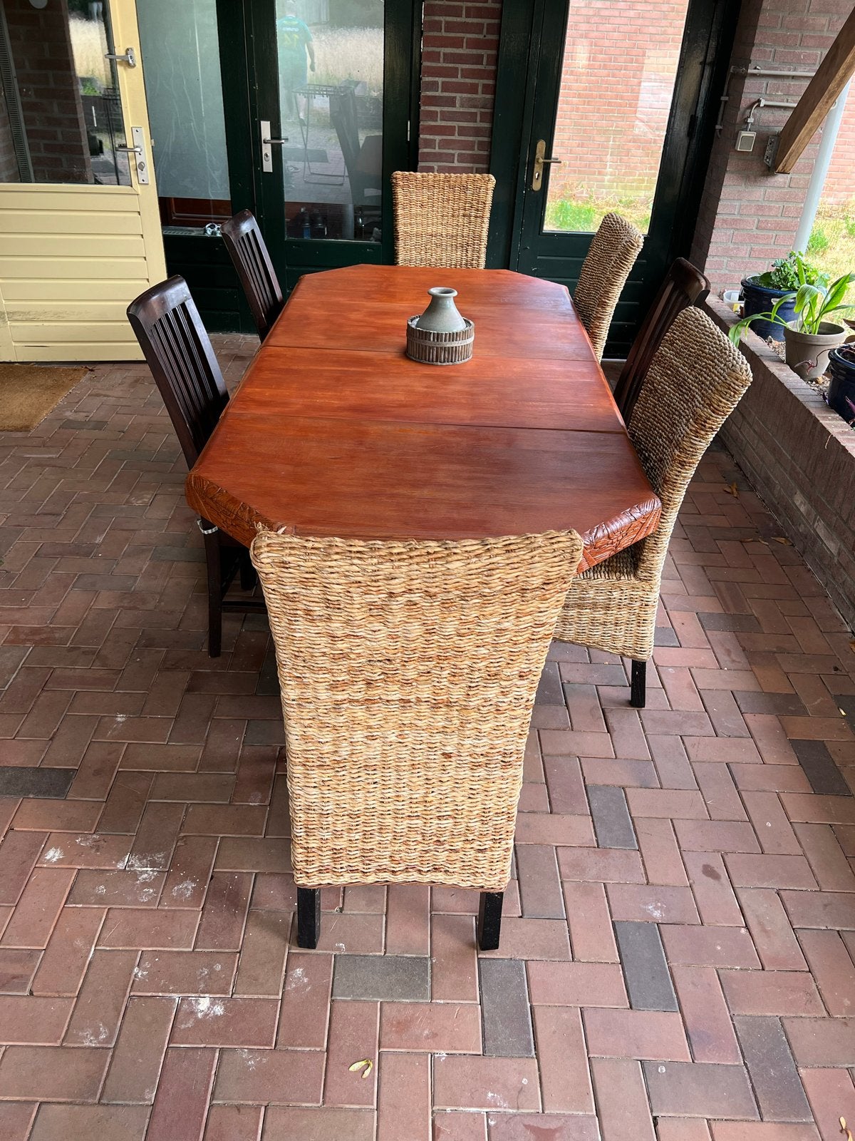 Eettafel met 8 stoelen (4 rieten, 4 houten), Huis en Inrichting, Tafels | Eettafels, Ophalen, Gebruikt, 50 tot 100 cm, Vijf personen of meer