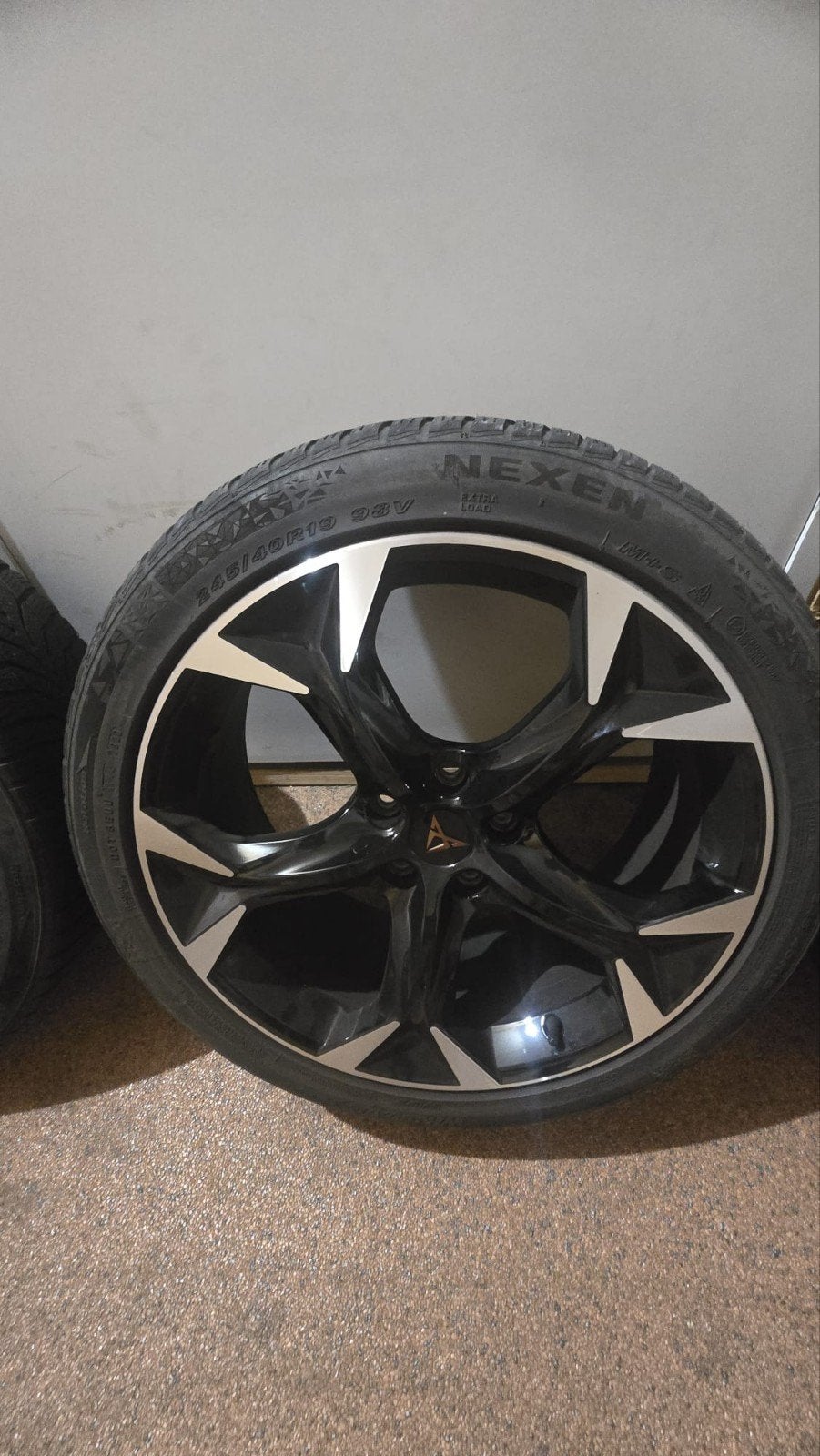 Originele 19 inch Cupra Formentor velgen met banden, Gebruikt, Velg(en), All Season, Personenwagen