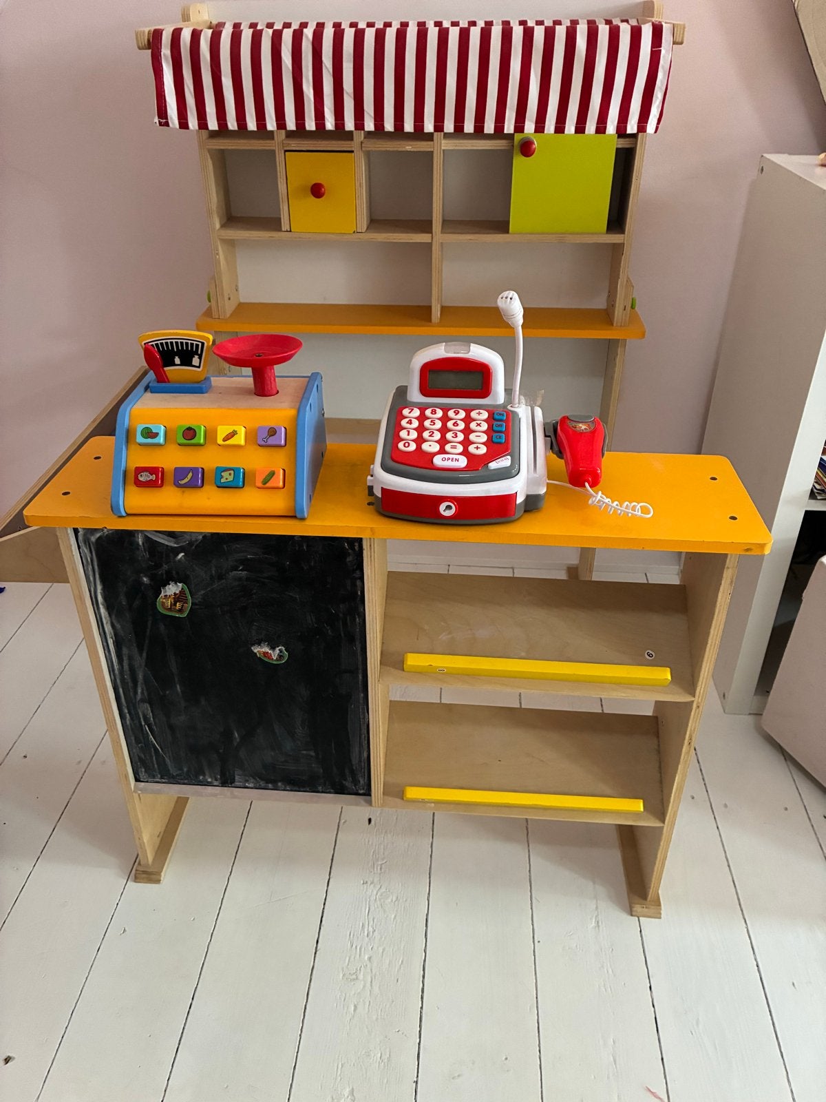 Houten Speelgoedwinkel met Kassa en Weegschaal, Ophalen, Gebruikt, Jongen of Meisje