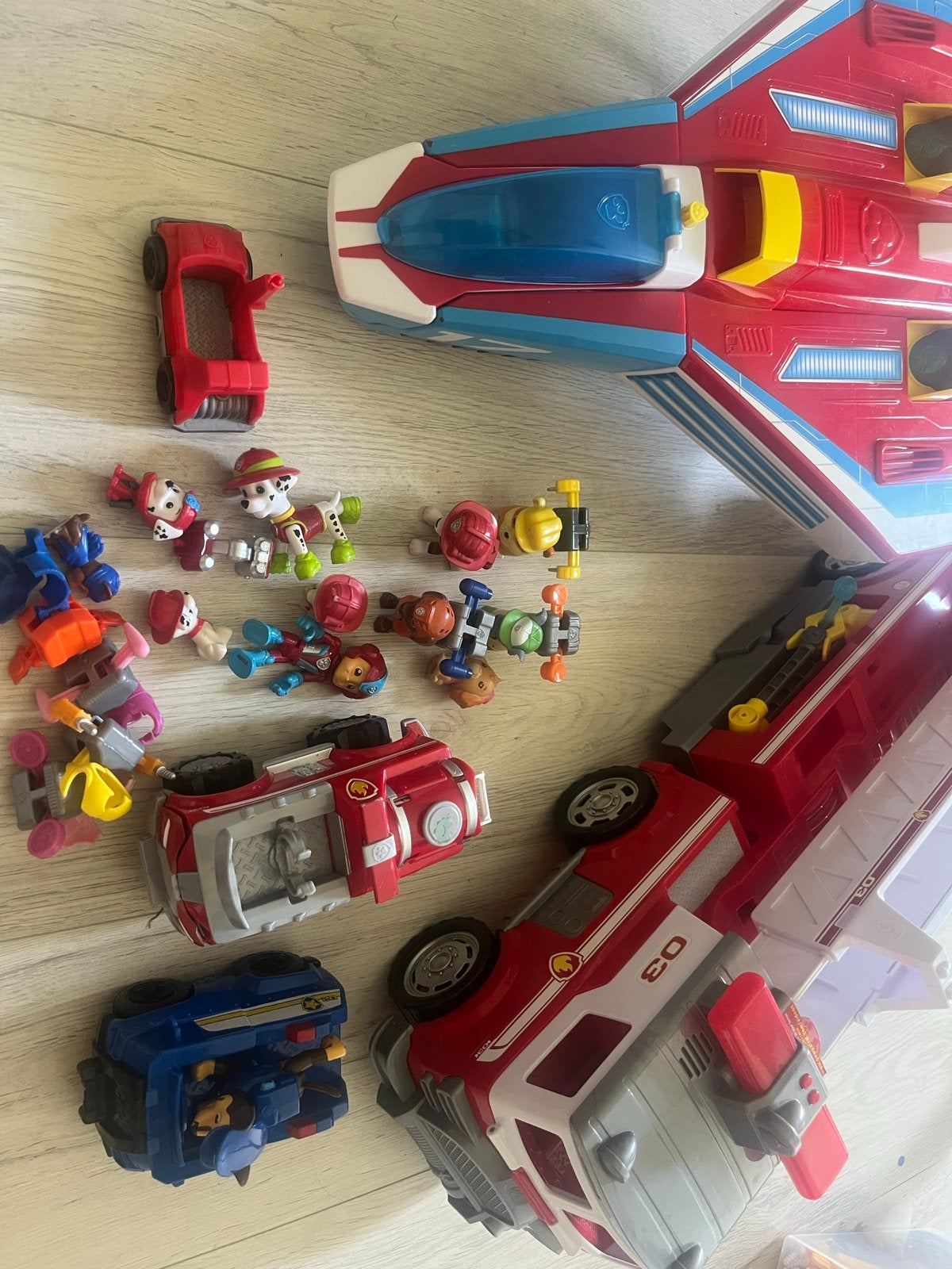 Paw Patrol speelgoedset: brandweerwagen, vliegtuig en figure, Kinderen en Baby's, Speelgoed | Speelgoedvoertuigen, Ophalen, Gebruikt